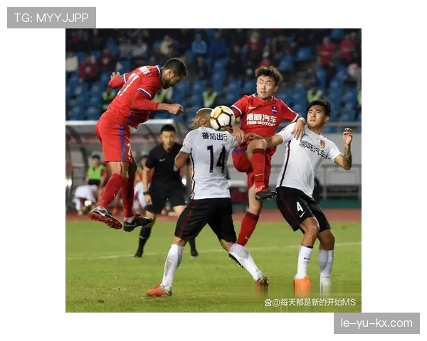 中超争冠白热化，豪门球队状态回升展开激烈角逐