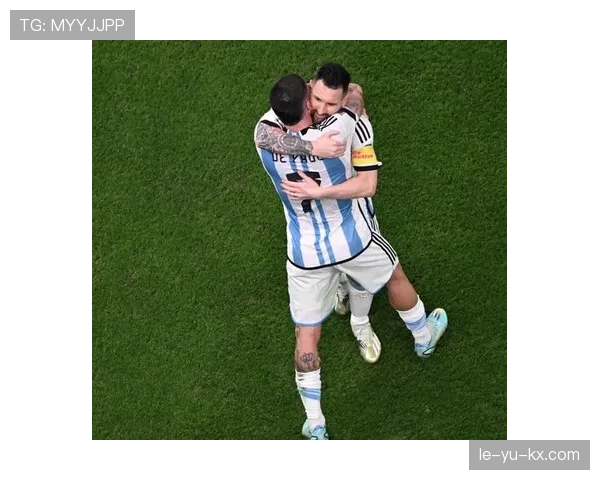 阿尔瓦雷斯与梅西国家队双前锋组合的兼容性及战术互补性分析