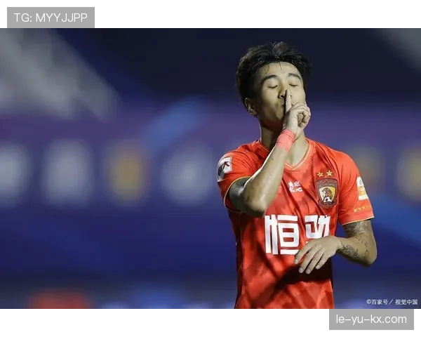 韦世豪居然在豪宅里放养了几只宠物鸡,感觉他转行当明星了? 韦世豪居然在豪宅里放养了几只宠物鸡,感觉他转行当明星了?